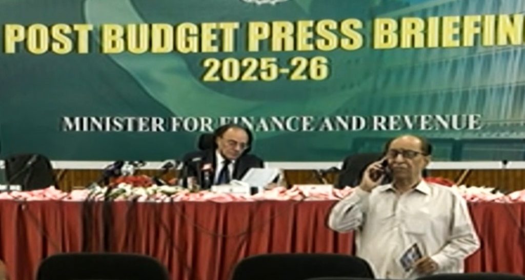 Finance Minister Muhammad Aurangzeb Faces Backlash from Journalists During Post-Budget Press Briefing