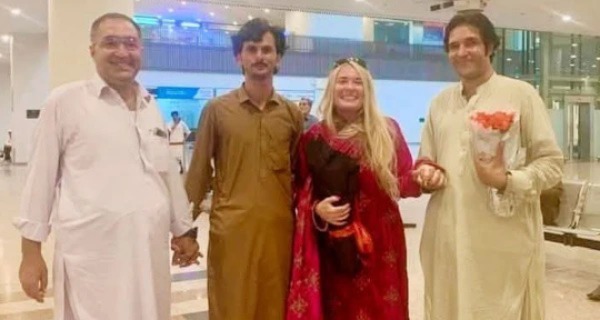 Young man's love draws American girl to Pakistan, pictures go viral on social media