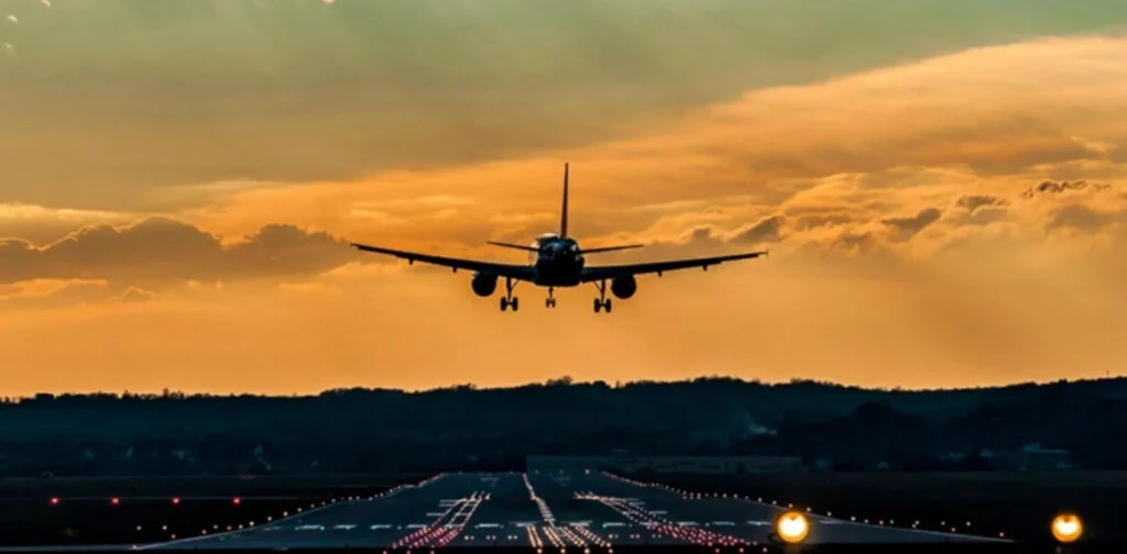 Iran airspace reopened for global air traffic