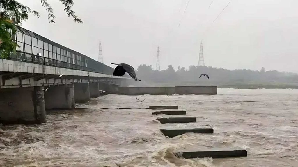Ravi River Floodwater Enters Urban Areas, Section 144 Imposed in Lahore