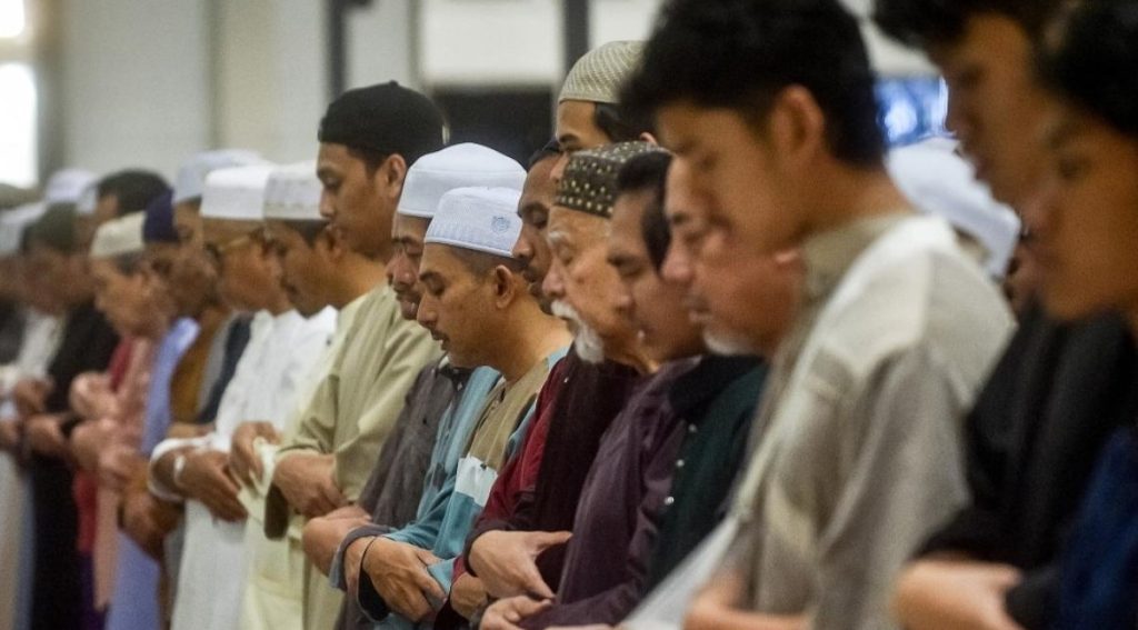 Malaysian State Imposes Penalty for Missing Friday Prayers