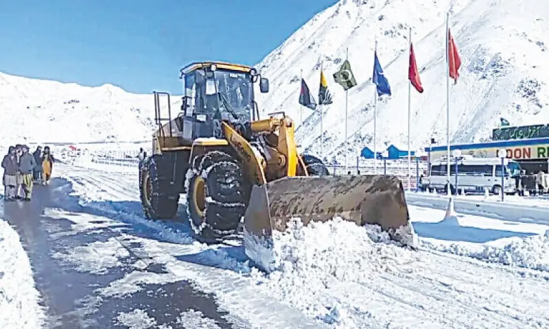 Over 150 Tourists Rescued from Snowbound Kaghan Valley by Mansehra Police