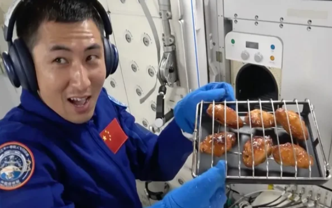 چینی خلانوردوں