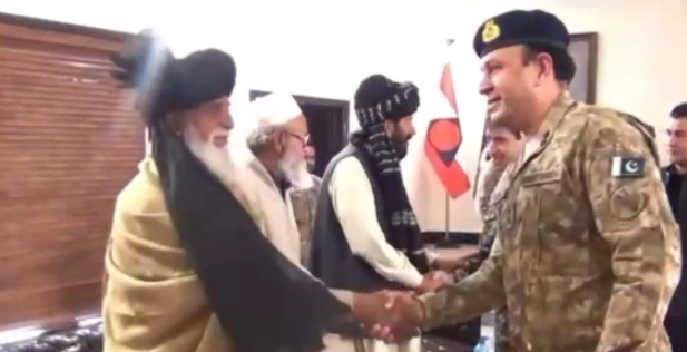 اداکارہ مہوش حیات نے انکشاف کیا کہ شوٹنگ کے دوران سب سے زیادہ شوخ مزاج ساتھی فنکار کون تھے۔ انہوں نے بتایا کہ حمیمہ سعید سرفہرست ہیں اور ان کے ساتھ ہمیشہ ہلکی پھلکی اور خوشگوار فِلرٹی کیمسٹری رہی۔ فہرست میں احسن خان اور فہد مصطفیٰ کو بھی شامل کیا، جبکہ اظفر رحمٰن کو اپنا سچا دوست قرار دیا۔