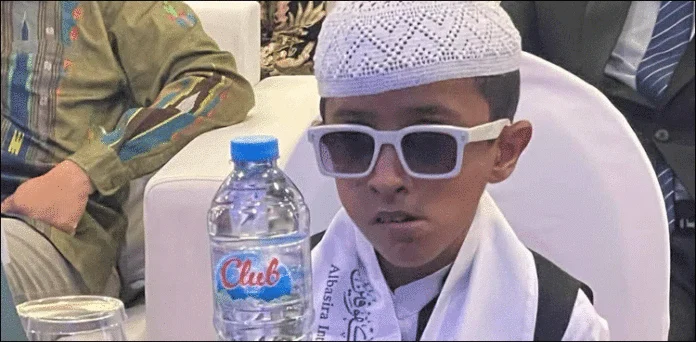 نابینا پاکستانی طالب علم محمد ابوبکر نے انڈونیشیا میں قرأت کا عالمی مقابلہ جیت لیا