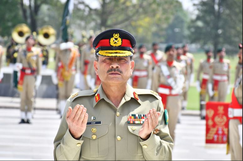 Asim Munir Receives Historic Guard of Honour