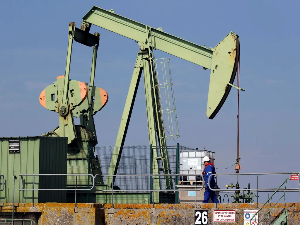 Oil prices steady
