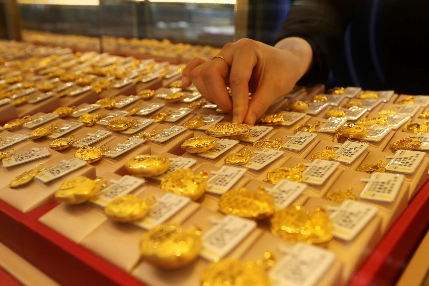 Gold Surges, Trading Above $5,000 Per Ounce