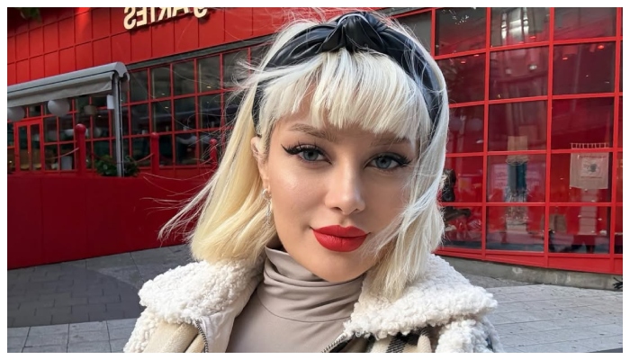 Turkish Fashion Influencer Aysegul Eraslan