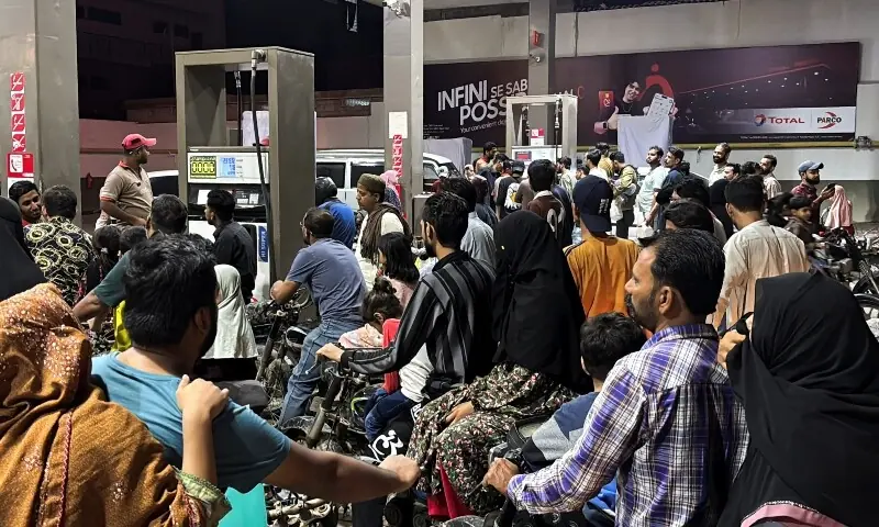 پاکستان میں پیٹرول کی قیمتوں میں اضافہ