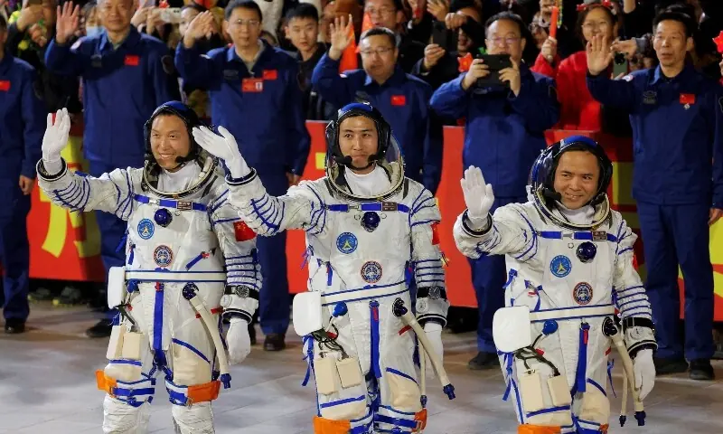 US China Moon race Artemis mission