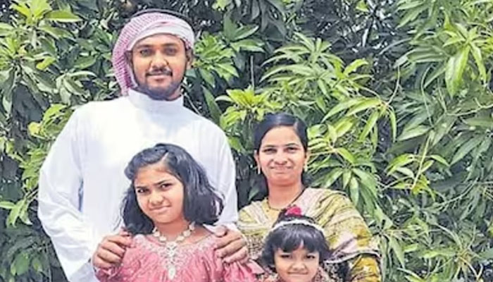 Man Kills Pregnant Wife and Two Daughters