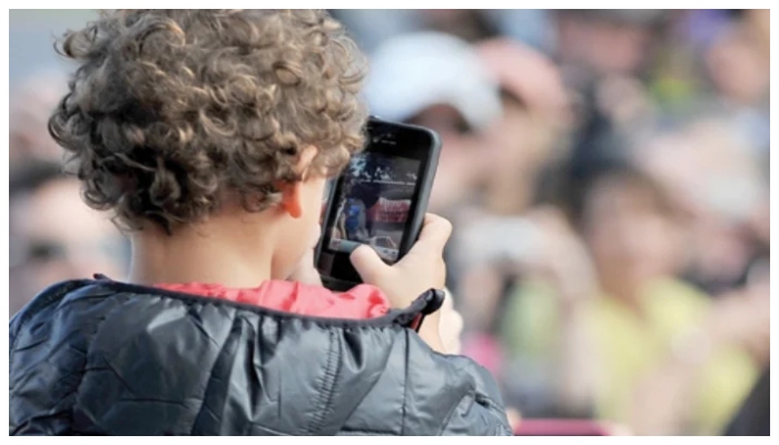 UK schools smartphone ban law