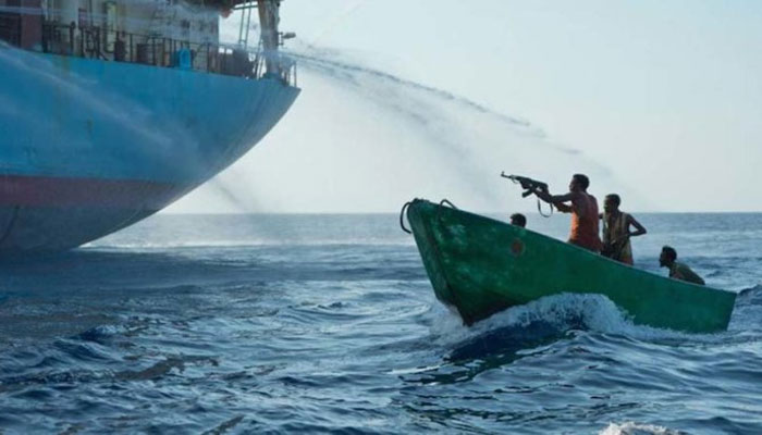 Somali pirates hijack oil tanker Pakistani crew