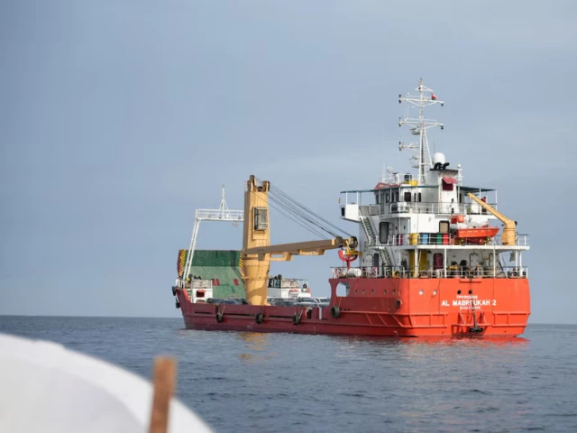 Iranian supertanker Strait of Hormuz US blockade