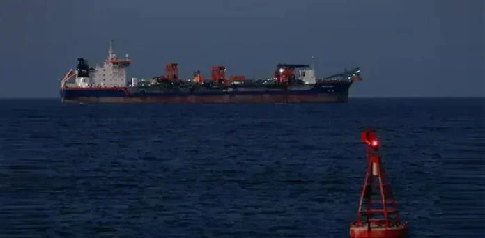 پاکستان میں پیٹرول کی نئی کھیپ پہنچ گئی