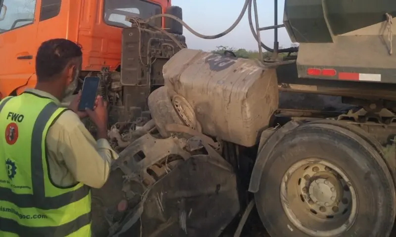M9 motorway police accident Karachi