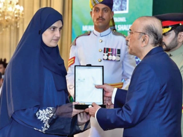 Pakistan military awards ceremony Zardari