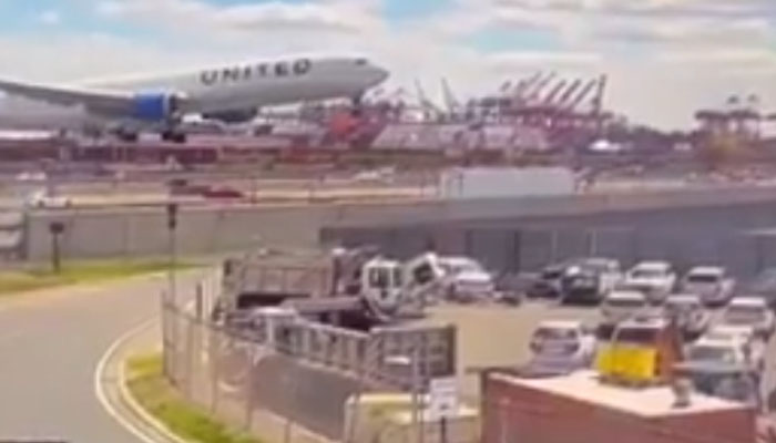 Boeing 767 airport collision incident