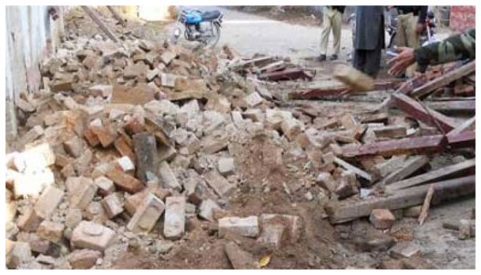 Jacobabad barn wall collapse