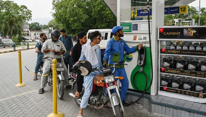 Pakistan petrol price cut expected