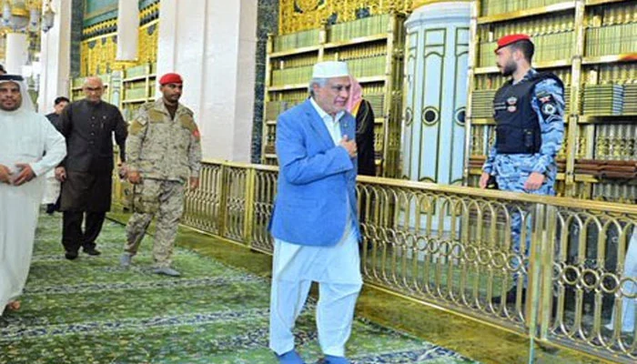 Ishaq Dar visits Roza-e-Rasool