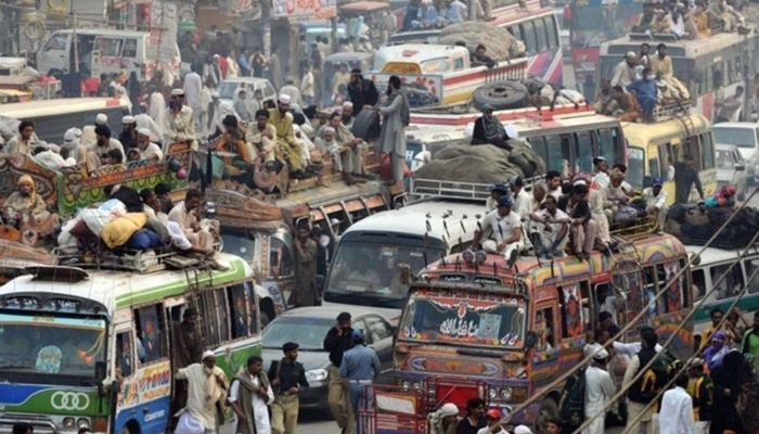 پیٹرول سستا ہوتے ہی پبلک ٹرانسپورٹ کرایوں میں 15 فیصد کمی کا اعلان